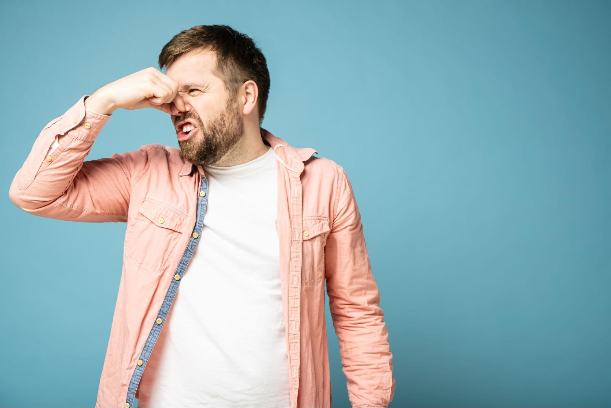 como quitar el mal olor de las botellas